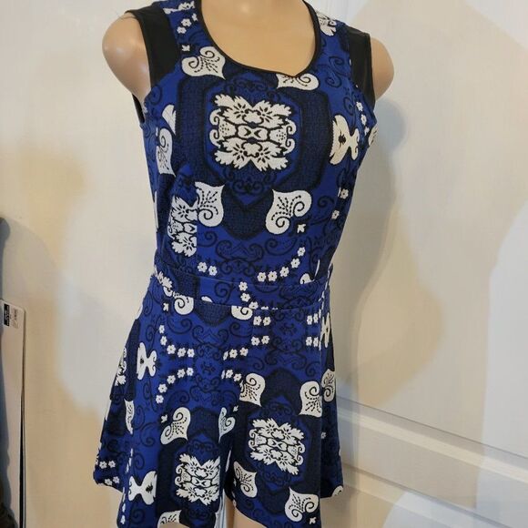 MOPLIS SLEEVELESS ZIPPER CLOSURE ROMPER - Picture 1 of 11